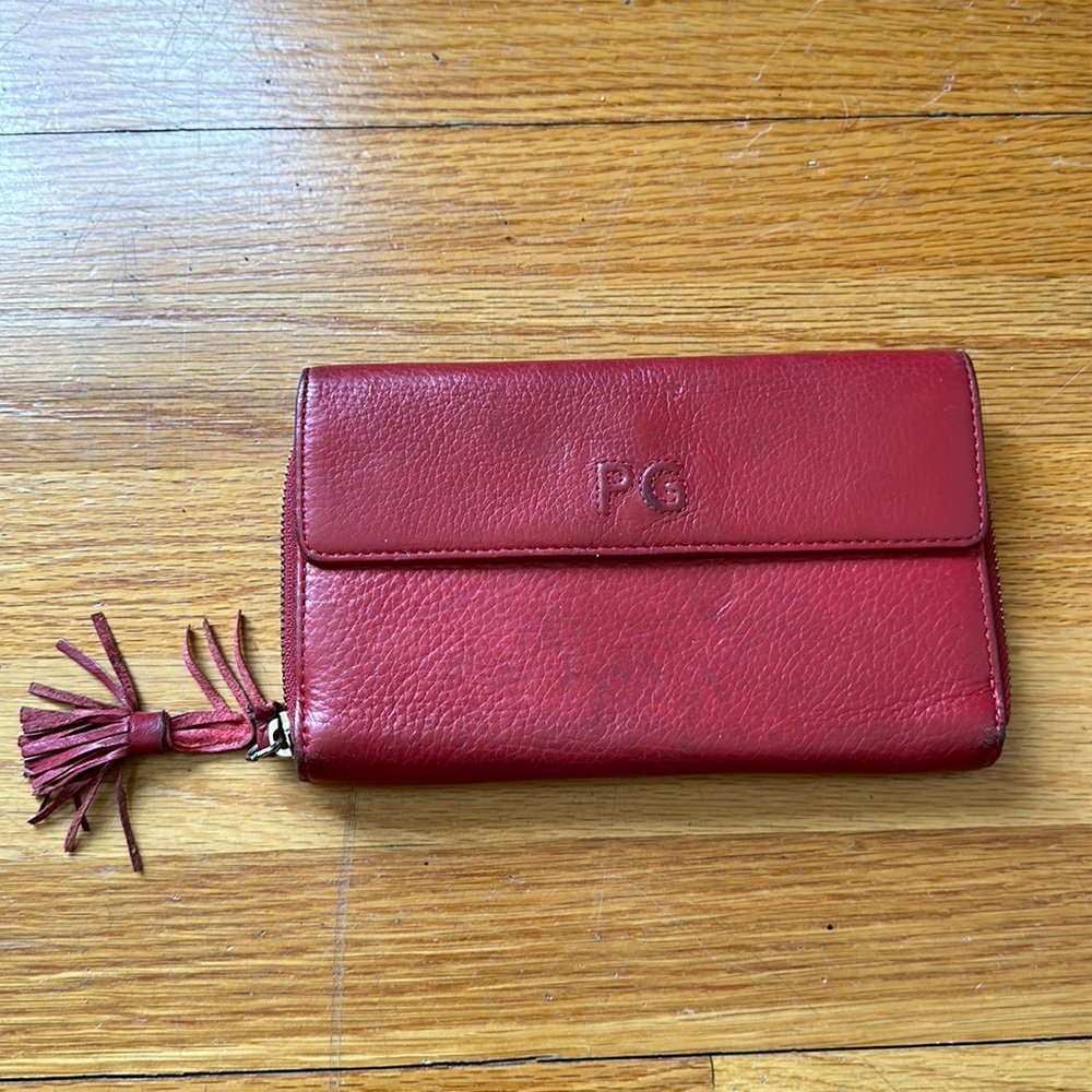 Purificacion Garcia wallet
